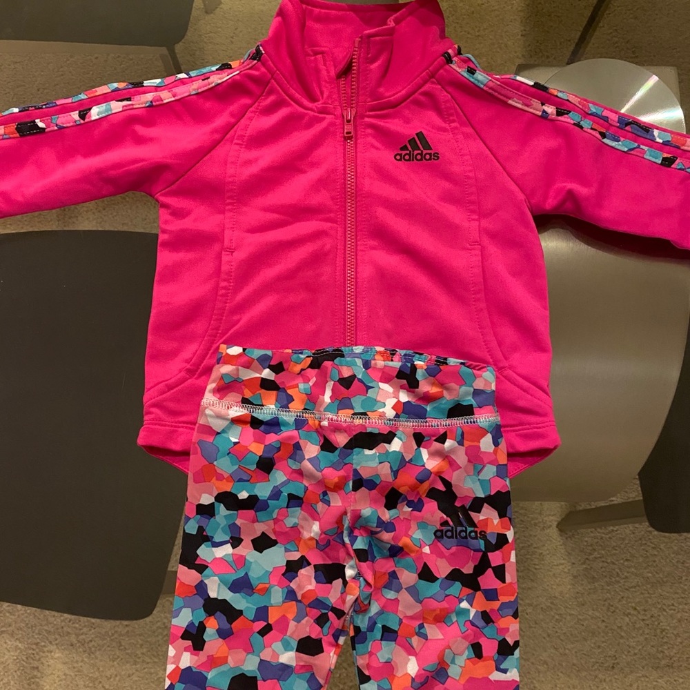 Girls adidas track suit SET 12 M